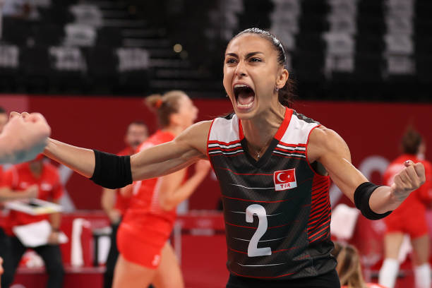 排球發(fā)球姿勢(shì)與力量訓(xùn)練：視頻教程完整版