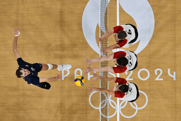 排球比賽中觸網(wǎng)犯規(guī)的手勢(shì)詳解