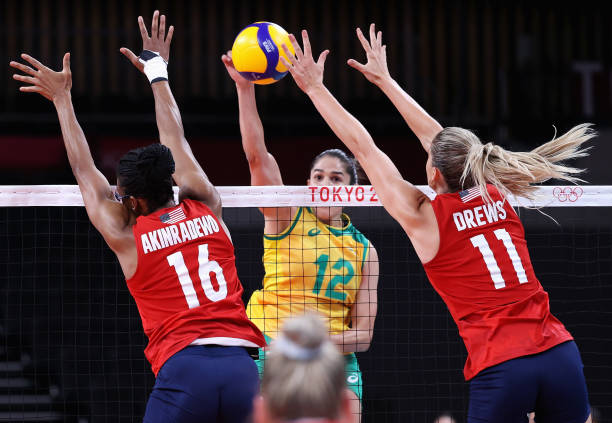 如何達到貴陽市中考排球墊球高度標準？