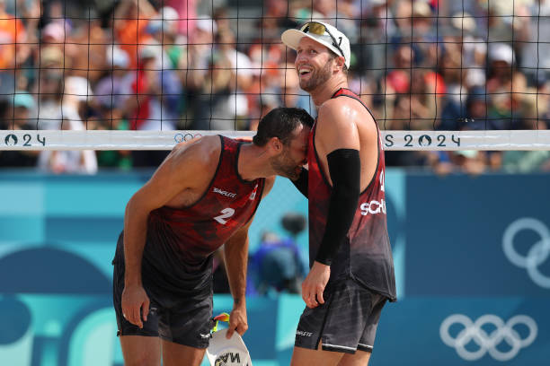 龔翔宇微博更新：與隊友的互動瞬間