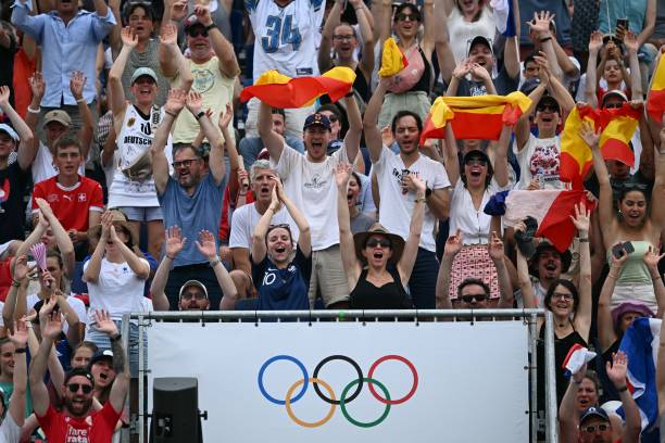 青春與汗水交織！粵語新排球女將展現(xiàn)排球少女的拼搏精神