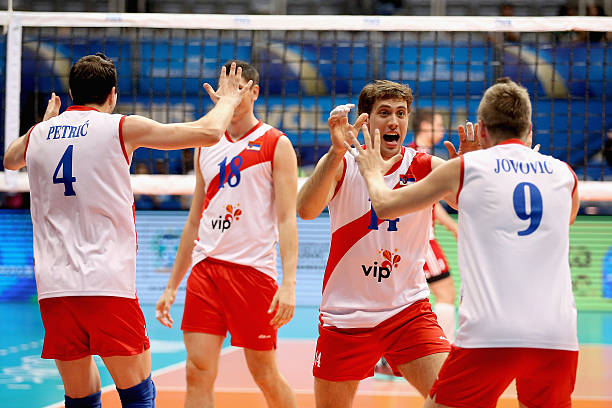 中考排球墊球正確姿勢教學：避免常見錯誤動作