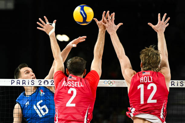 國際排球聯(lián)合會(huì)（FIVB）對(duì)場地材料的規(guī)定