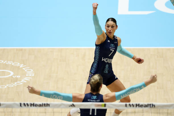 中國女排雙子星:惠若琪與朱婷配合默契瞬間