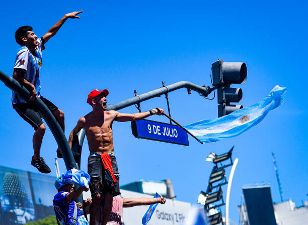 世界杯吉祥物L(fēng)a'eeb價格走勢：2022年至今市場行情如何？