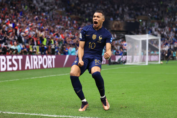 2021年足球世界杯：冠軍球隊(duì)的榮耀與背后的故事