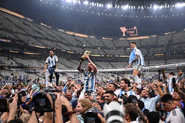 馬拉多納世界杯過人集錦：看球王如何戲耍整條防線