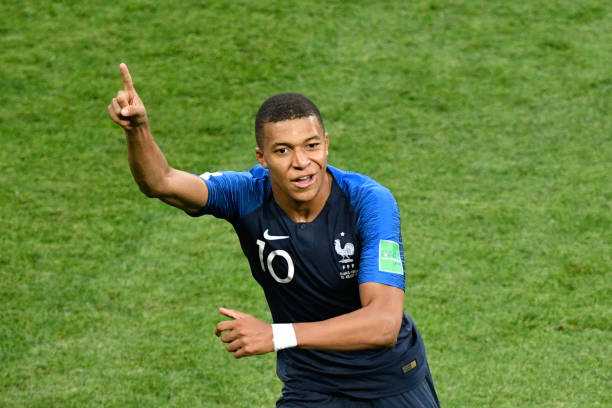 世界杯小組賽階段共有多少支隊伍參與？