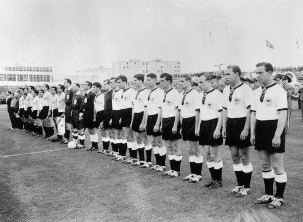 世界杯經(jīng)典瞬間：那些球星們令人難忘的進(jìn)球與表現(xiàn)