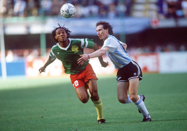 德國(guó)隊(duì)隊(duì)長(zhǎng)拉姆高舉大力神杯的經(jīng)典瞬間