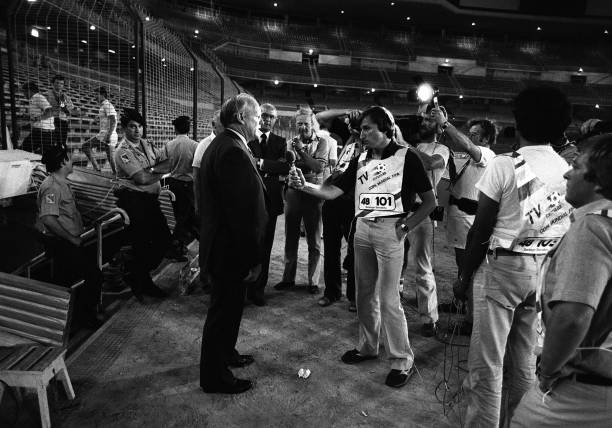 世界杯乒乓球賽每幾年舉辦一次？